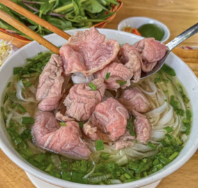 Phở tái bầm (embe)