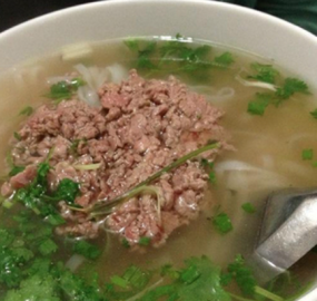 Phở tái bầm (embe)