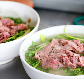 Phở tái (embe)