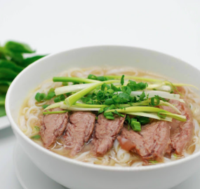 Phở tái bắp gân viên