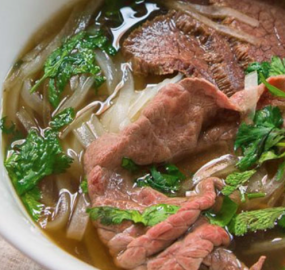 Phở tái bắp nạm